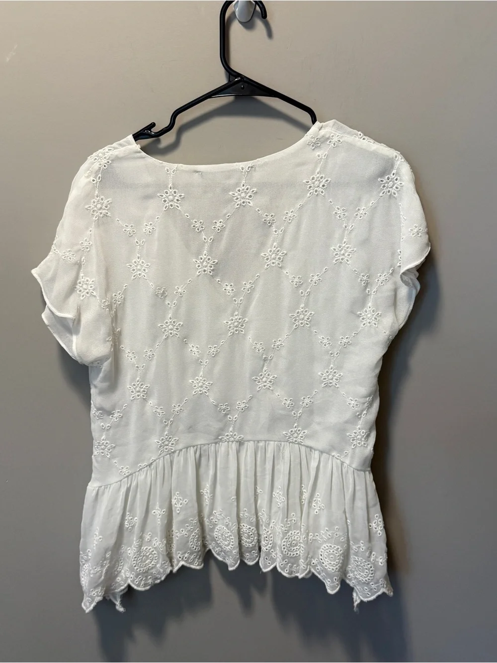 Zara White Embroidered Peplum V-Neck Top - M